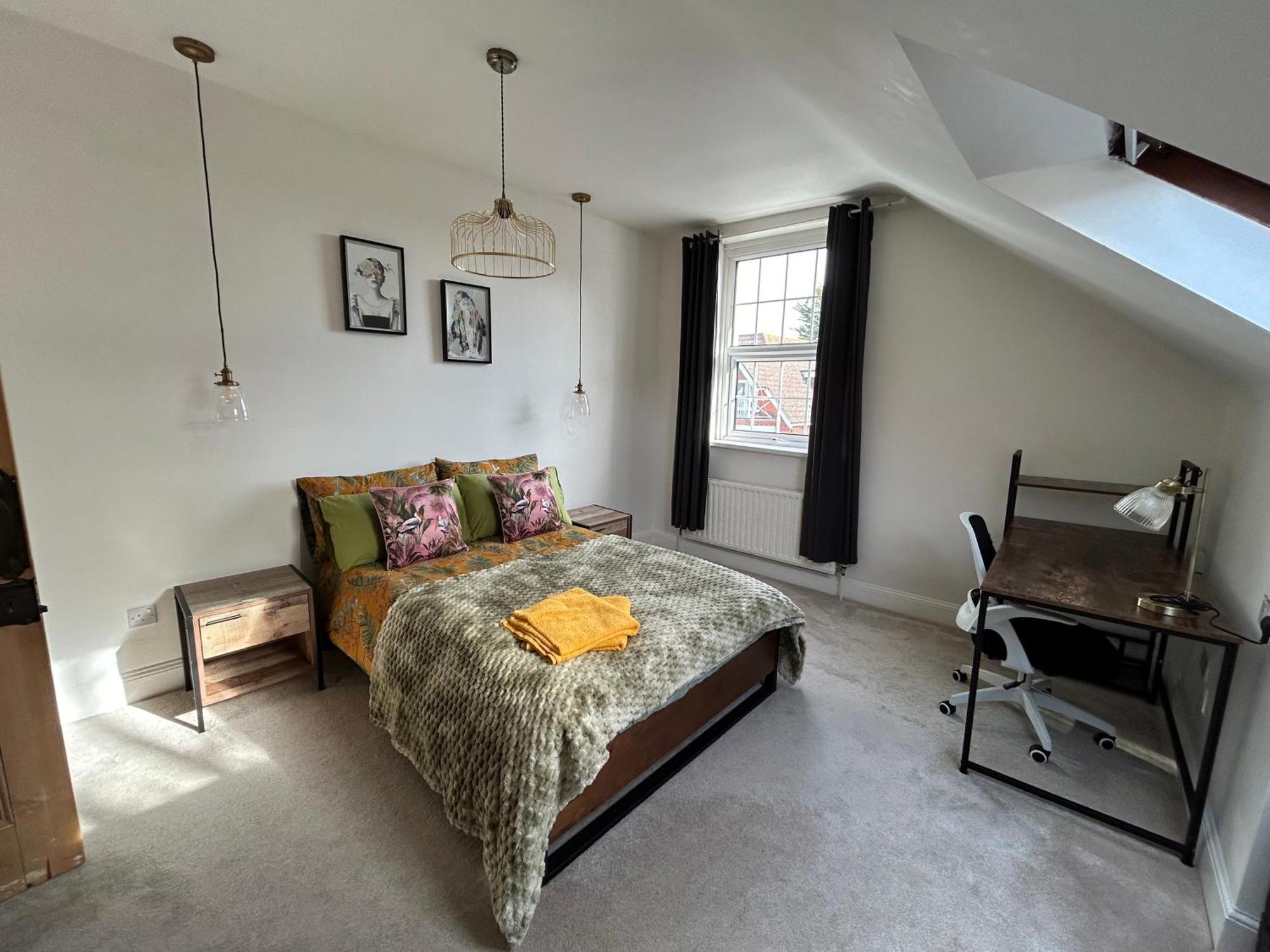 Seaside Rentals Bournemouth - 2Br, Upto 6Ppl, Beach 3 Min Walk, Dogs Ok, Wifi, Park 2 Cars Exterior photo